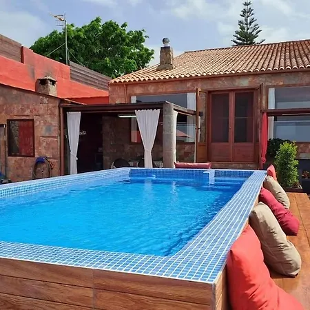 Vivelorural Alba, Private Pool بيت للعطل *